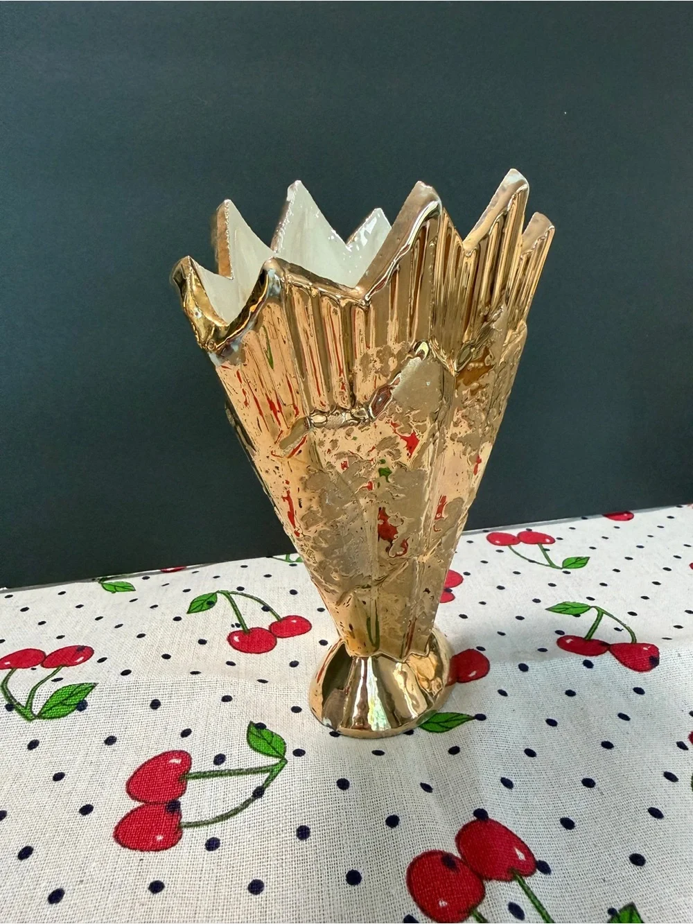 Vintage Gold Ceramic Fan-Shaped Vase - Decorative Accent
